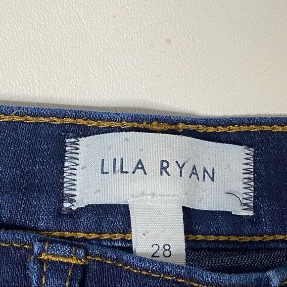 Lila Ryan | Denim Capri’s - Picture 3 of 6